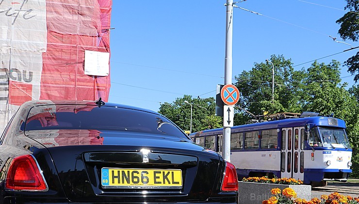 Travelnews.lv redakcija apceļo Vidzemi ar jauno «Rolls-Royce Ghost Black Badge» 200064