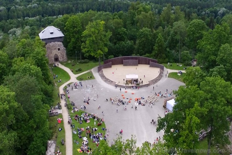 Siguldā  ar «Baltā vilka trio» izskan kārtējās muzikālās brokastis - šoreiz īpaši mazākajiem veltītas 202409