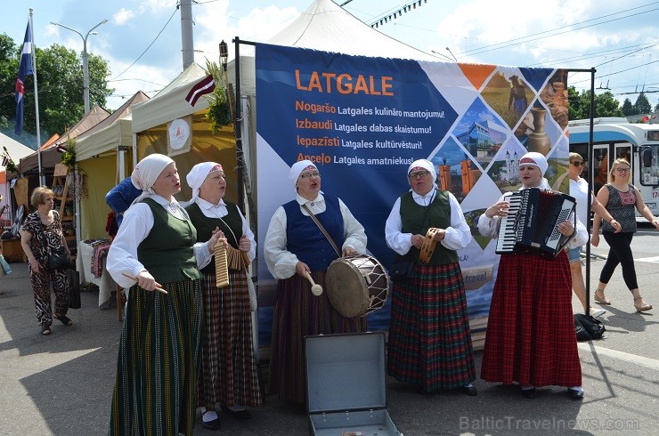Latgale tikusi interesanti pārstāvēta starptautiskajā mākslas festivālā «Slavjanskij Bazar 2017» Vitebskā, Baltkrievijā Latgale tikusi interesanti pārstāvēta starptautiskajā mākslas festivālā «Slavjanskij Bazar 2017» Vitebskā, Baltkrievijā 202649