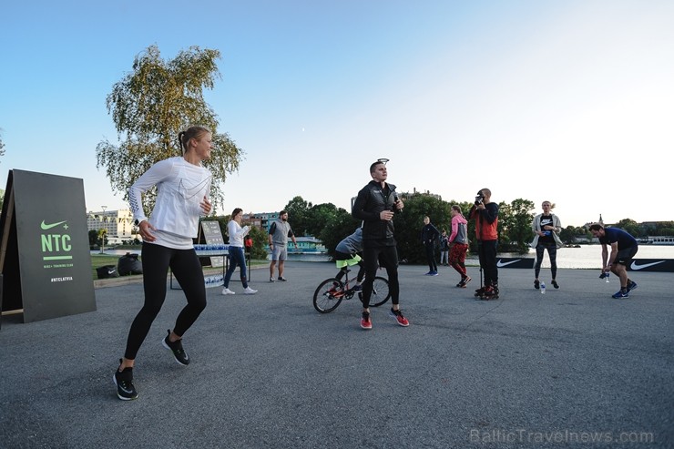 We Run Riga koptreniņā simboliski savienoti abi Daugavas krasti 205797