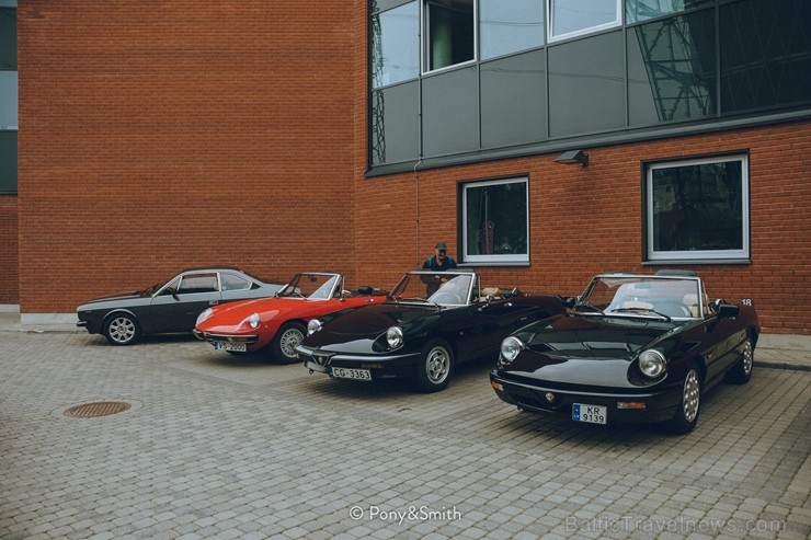 Pie Rīgas Motormuzeja aizvadīts gada pēdējais klasisko transportlīdzekļu pasākums «Youngtimer Cars&Coffee» Pie Rīgas Motormuzeja aizvadīts gada pēdējais klasisko transportlīdzekļu pasākums «Youngtimer Cars&Coffee» 206535