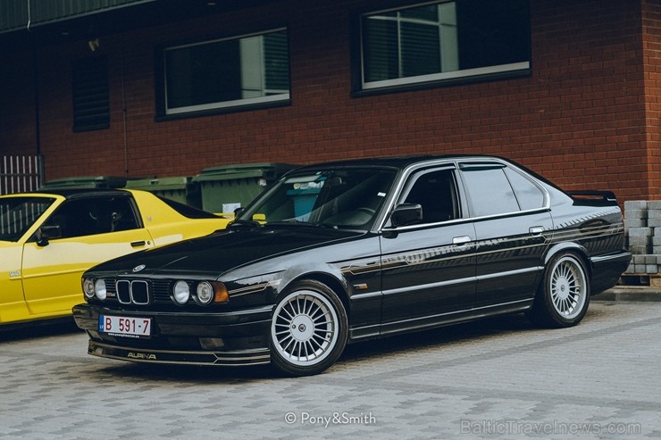 Pie Rīgas Motormuzeja aizvadīts gada pēdējais klasisko transportlīdzekļu pasākums «Youngtimer Cars&Coffee» Pie Rīgas Motormuzeja aizvadīts gada pēdējais klasisko transportlīdzekļu pasākums «Youngtimer Cars&Coffee» 206548