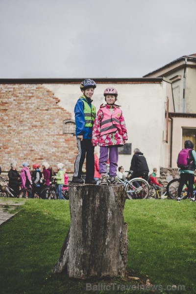 Vairāk nekā 100 riteņbraucēji piedalās dabai draudzīgajā Grobiņas #Velo#Šķiro#Ripo braucienā 207239
