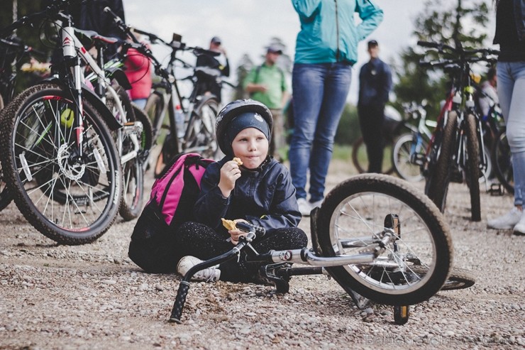 Vairāk nekā 100 riteņbraucēji piedalās dabai draudzīgajā Grobiņas #Velo#Šķiro#Ripo braucienā 207256