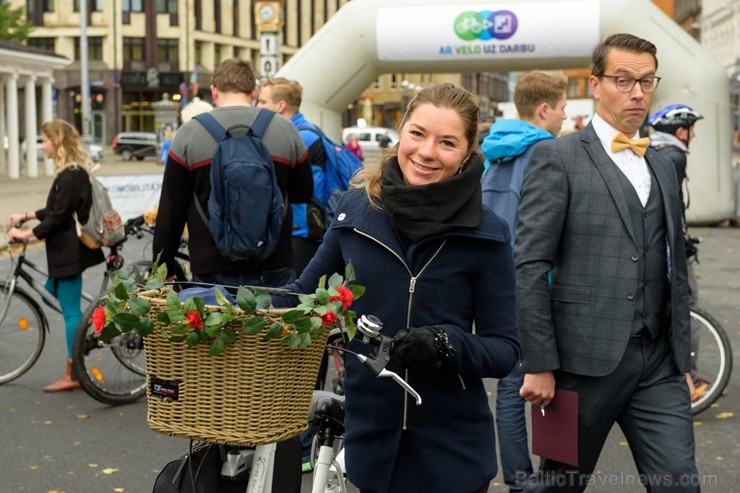 «Ar velo uz darbu» dienā simtiem rīdzinieku izvēlas divriteni 207347