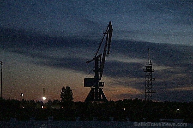 Travelnews.lv ar jahtu «Raido» izbrauc pa Daugavu naksnīgā Rīgas jūras līcī 207379
