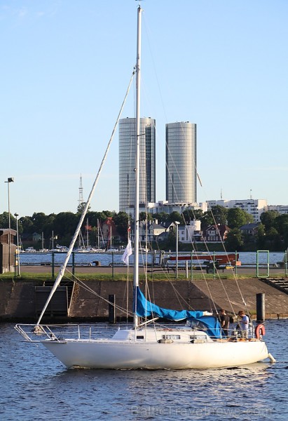 Atvasaras saule aicina rīdziniekus doties uz restorāna «Aqua Luna» terasi Andrejostā 207387