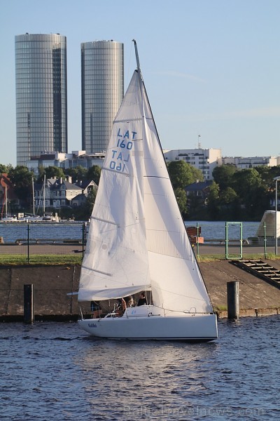Atvasaras saule aicina rīdziniekus doties uz restorāna «Aqua Luna» terasi Andrejostā 207390