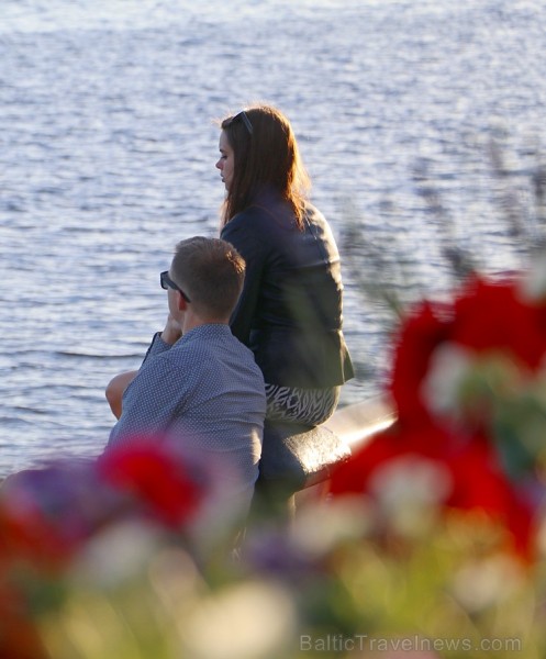 Atvasaras saule aicina rīdziniekus doties uz restorāna «Aqua Luna» terasi Andrejostā 207404