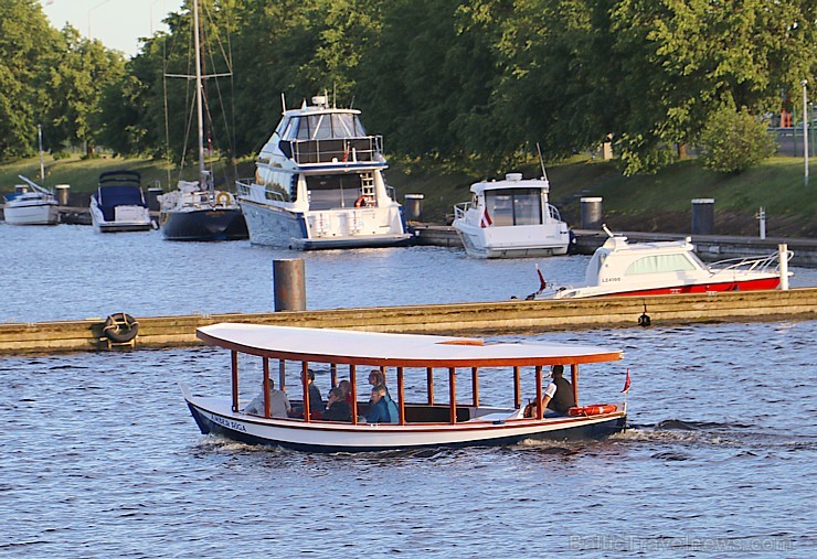 Atvasaras saule aicina rīdziniekus doties uz restorāna «Aqua Luna» terasi Andrejostā 207405