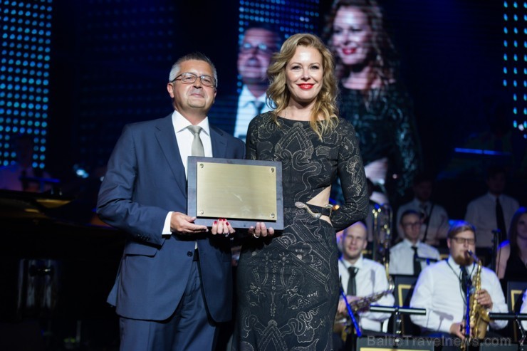 «Domenikss» prezentē «Mercedes-Benz» zīmolu ar 25 gadu jubilejas svinībām 207852