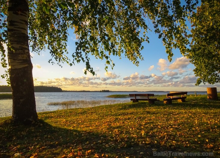 Alūksnē jau var izbaudīt Zelta rudeni. Foto: Māris Pehlaks. 208534
