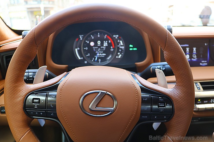 Travelnews.lv apceļo Latvijas zelta rudeni ar sportisko un futūristisko vāģi «Lexus LC 500» 209405