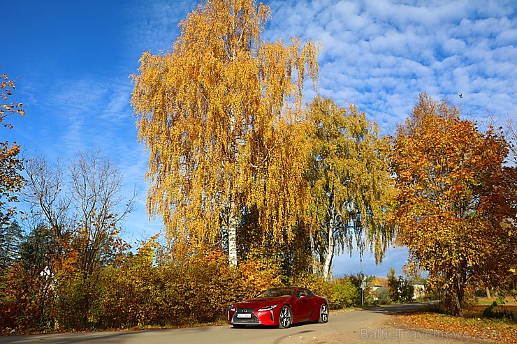 Travelnews.lv apceļo Latvijas zelta rudeni ar sportisko un futūristisko vāģi «Lexus LC 500» 209419