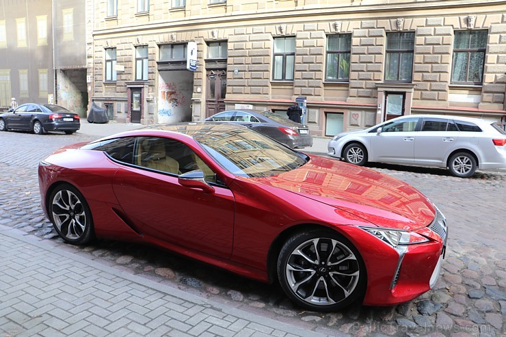 Travelnews.lv apceļo Latvijas zelta rudeni ar sportisko un futūristisko vāģi «Lexus LC 500» 209426