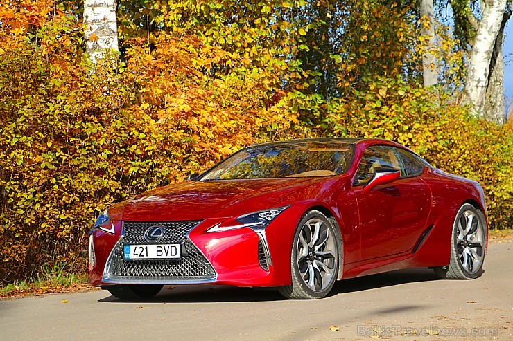 Travelnews.lv apceļo Latvijas zelta rudeni ar sportisko un futūristisko vāģi «Lexus LC 500» 209443