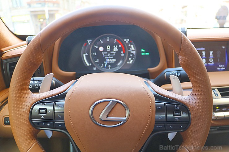 Travelnews.lv apceļo Latvijas zelta rudeni ar sportisko un futūristisko vāģi «Lexus LC 500» 209449