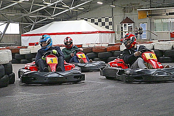 Travelnews.lv jauniešu komanda joņo ar kartingu halles «Ātruma cilts» kartingiem 209465