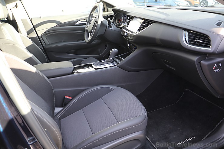 Travelnews.lv apceļo rudenīgo Latviju ar jauno, ekonomisko un ietilpīgo Opel Insignia Sport Tourer 210004