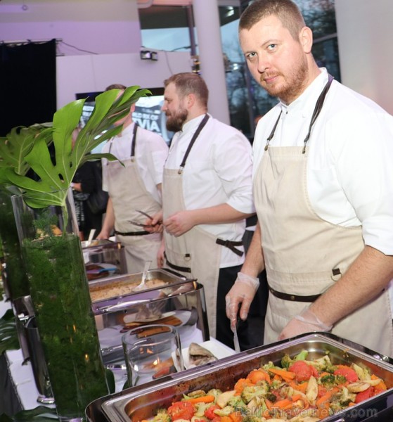 «Restaurant Service» (restorāni - «Bibliotēka Nr.1» un «Kolonāde. Mūsu stāsti») apliecina viesiem pilna servisa banketu rīkošanas mākslu visaugstākajā «Restaurant Service» (restorāni - «Bibliotēka Nr.1» un «Kolonāde. Mūsu stāsti») apliecina viesiem pilna servisa banketu rīkošanas mākslu visaugstākajā 210094
