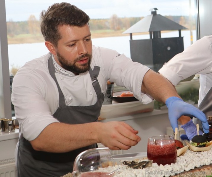 «Restaurant Service» (restorāni - «Bibliotēka Nr.1» un «Kolonāde. Mūsu stāsti») apliecina viesiem pilna servisa banketu rīkošanas mākslu visaugstākajā «Restaurant Service» (restorāni - «Bibliotēka Nr.1» un «Kolonāde. Mūsu stāsti») apliecina viesiem pilna servisa banketu rīkošanas mākslu visaugstākajā 210143