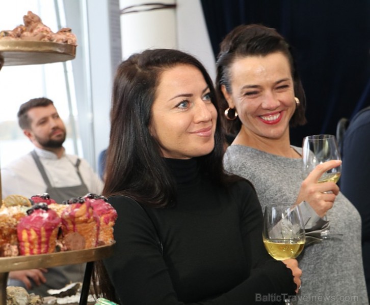 «Restaurant Service» (restorāni - «Bibliotēka Nr.1» un «Kolonāde. Mūsu stāsti») apliecina viesiem pilna servisa banketu rīkošanas mākslu visaugstākajā «Restaurant Service» (restorāni - «Bibliotēka Nr.1» un «Kolonāde. Mūsu stāsti») apliecina viesiem pilna servisa banketu rīkošanas mākslu visaugstākajā 210144