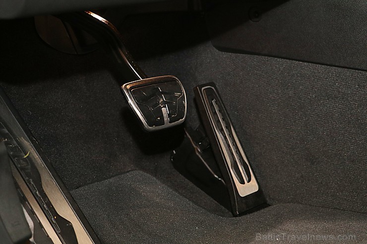 Inchcape Motors Latvia ar šokolādes konfektēm prezentē jauno krosoveru BMW X3 210977