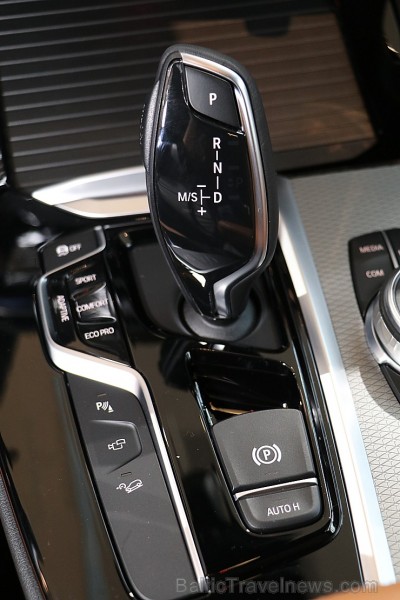 Inchcape Motors Latvia ar šokolādes konfektēm prezentē jauno krosoveru BMW X3 210978