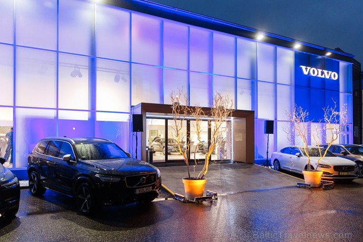 Svinīgā gaisotnē Rīgā atklāj atjaunoto un moderno Volvo autocentru 211161