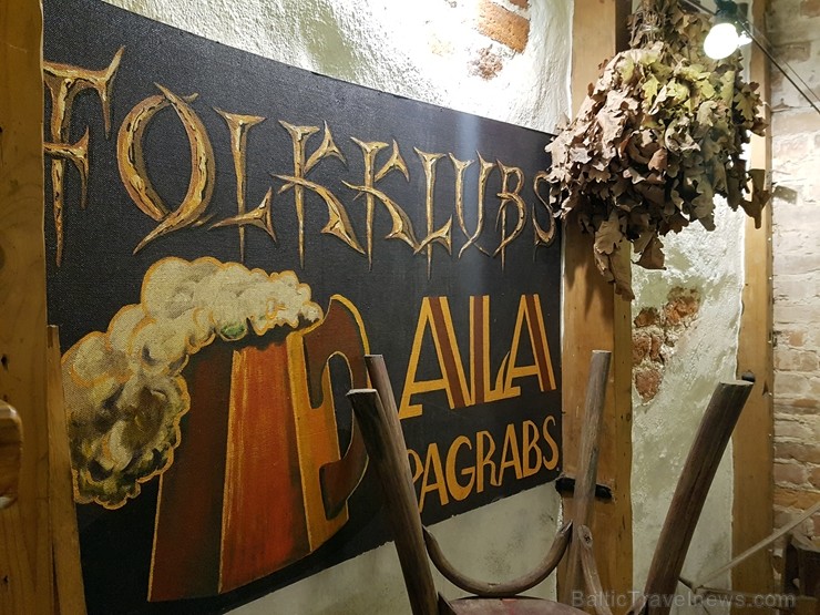 Travelnews brīvdienās apmeklē Vecrīgas latviskāko pagrabu -«Folkklubu Ala» un pieveic «Brīvdienu divsprīžu karbonādi» 211233