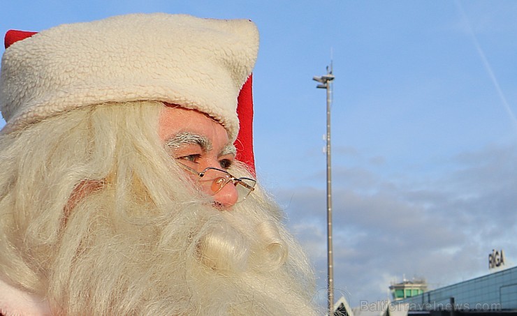 Ar somu lidsabiedsabiedrības «Finnair» lidmašīnu 5.12.2017 Rīgā ielido Ziemassvētku vecītis no Lapzemes Ar somu lidsabiedsabiedrības «Finnair» lidmašīnu 5.12.2017 Rīgā ielido Ziemassvētku vecītis no Lapzemes 212287