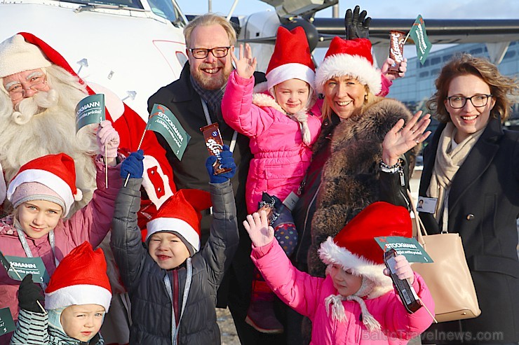 Ar somu lidsabiedsabiedrības «Finnair» lidmašīnu 5.12.2017 Rīgā ielido Ziemassvētku vecītis no Lapzemes Ar somu lidsabiedsabiedrības «Finnair» lidmašīnu 5.12.2017 Rīgā ielido Ziemassvētku vecītis no Lapzemes 212297