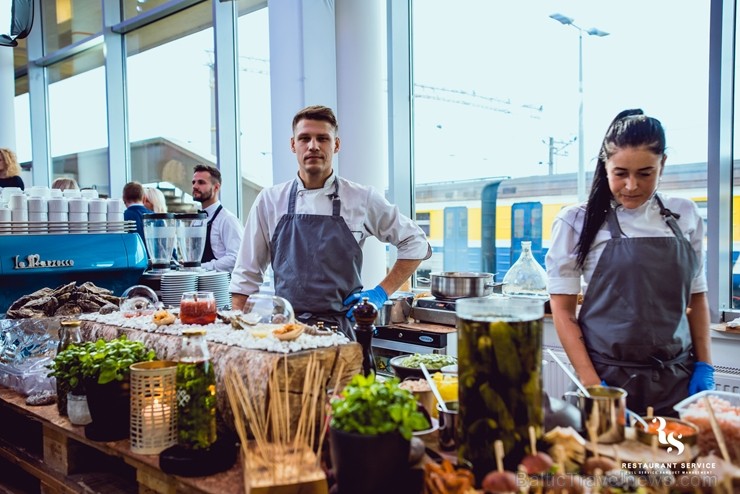«Restaurant Service» (restorāni - «Bibliotēka Nr.1» un «Kolonāde. Mūsu stāsti») pārvērš Dubultu dzelzceļa staciju par gardēžu paradīzi 212329