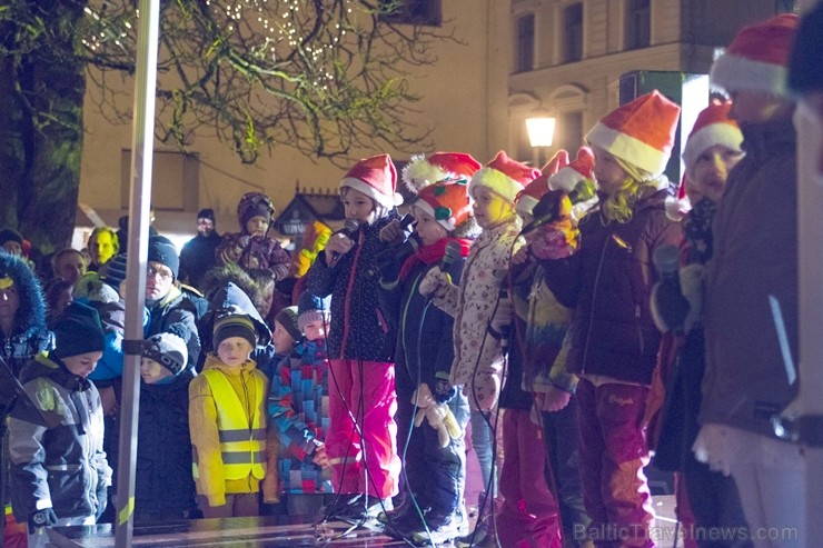 Cēsīs sācies Ziemassvētku brīnuma gaidīšanas laiks 212383