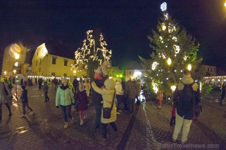 Cēsīs sācies Ziemassvētku brīnuma gaidīšanas laiks 212386