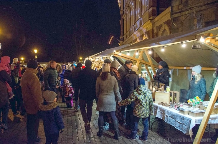 Cēsīs sācies Ziemassvētku brīnuma gaidīšanas laiks 212388
