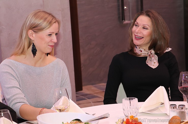 Somijas lidsabiedrības «Finnair» iepazīstina Latvijas tūrisma aģentus ar īstu Ziemassvētku vecīti Somijas lidsabiedrības «Finnair» iepazīstina Latvijas tūrisma aģentus ar īstu Ziemassvētku vecīti 212474