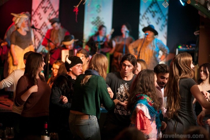 Jestri Ziemas saulgrieži aizvadīti Latvijas tradicionālākajā pagrabiņā - «Fokllubs Ala» 213792