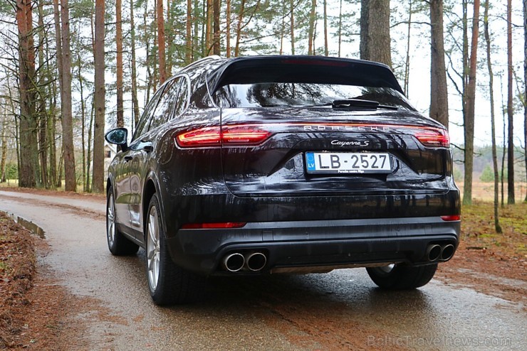 Travelnews.lv apceļo Pierīgu ar jauno un glauno apvidus vāģi Porsche Cayenne 214234