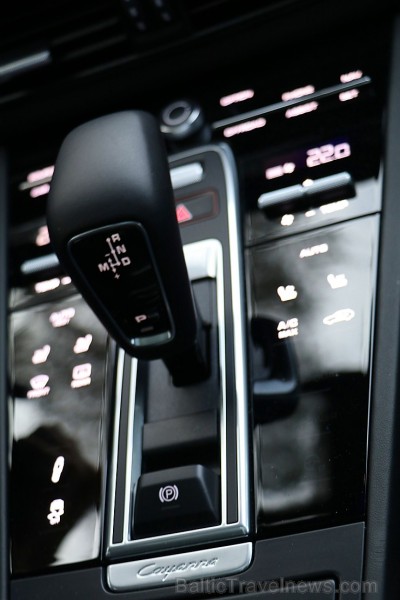 Travelnews.lv apceļo Pierīgu ar jauno un glauno apvidus vāģi Porsche Cayenne 214239