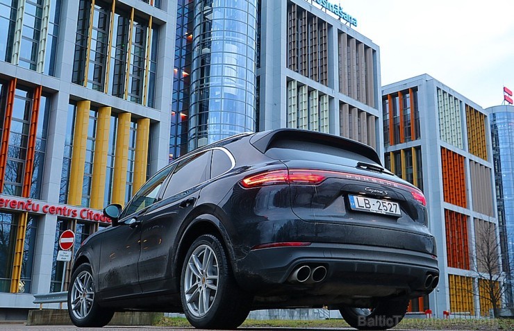 Travelnews.lv apceļo Pierīgu ar jauno un glauno apvidus vāģi Porsche Cayenne 214246