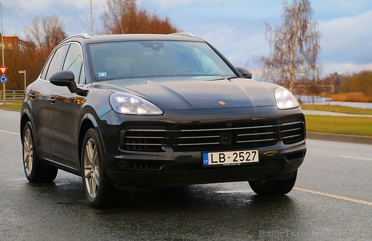 Travelnews.lv apceļo Pierīgu ar jauno un glauno apvidus vāģi Porsche Cayenne 214254