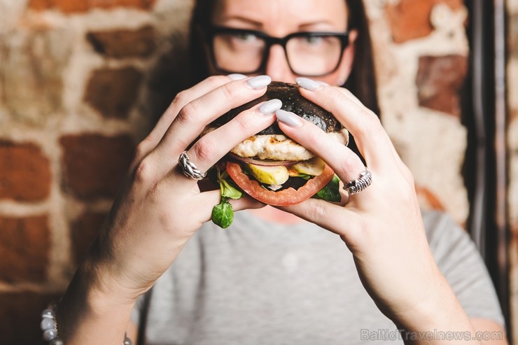 «Easy Beer&Burger» ēdienkartē fokusā ir burgeri - lieli, garšām bagāti un katrai gaumei. 214832