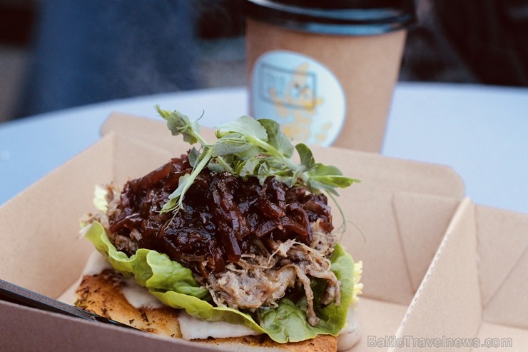 Rīgas «Street Food» festivāla laikā īpaši apmeklēta bija gardumu pilnā «Aqua Luna» telts 214842