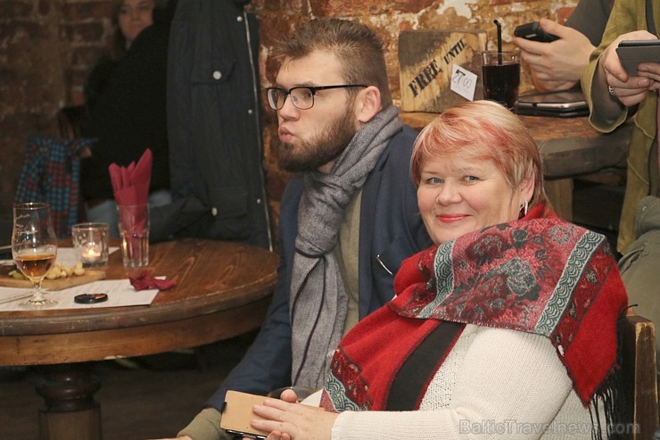 Travelnews.lv konstatē, ka Vecrīgas «Folkklubs Ala Pagrabs» ir ļoti populārs jauniešu un ārzemnieku vidū Travelnews.lv konstatē, ka Vecrīgas «Folkklubs Ala Pagrabs» ir ļoti populārs jauniešu un ārzemnieku vidū 214862