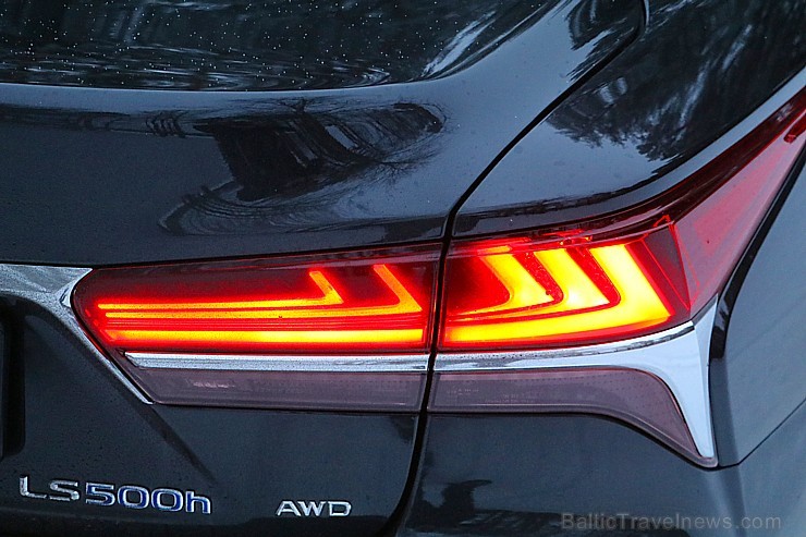 Travelnews.lv apceļo Latviju ar luksus klases vāģi «Lexus LS 500h» 217213