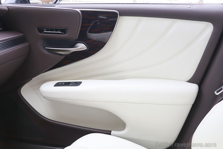 Travelnews.lv apceļo Latviju ar luksus klases vāģi «Lexus LS 500h» 217230