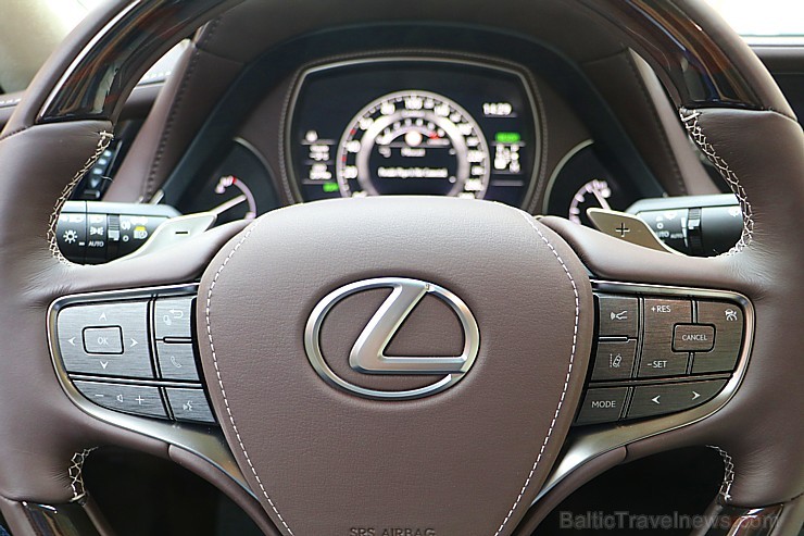 Travelnews.lv apceļo Latviju ar luksus klases vāģi «Lexus LS 500h» 217232