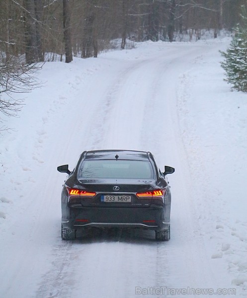 Travelnews.lv apceļo Latviju ar luksus klases vāģi «Lexus LS 500h» 217247