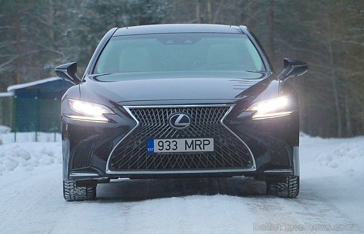 Travelnews.lv apceļo Latviju ar luksus klases vāģi «Lexus LS 500h» 217248